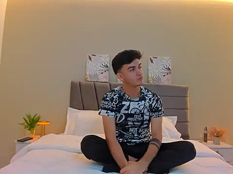 Feiccer Thomson1 online show from December 5, 7:43 pm