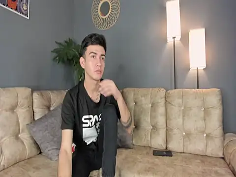 Feiccer Thomson1 online show from December 14, 8:02 pm