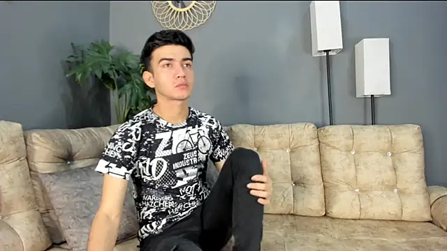 Feiccer Thomson1 online show from December 15, 1:26 pm