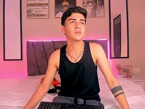 Feiccer Thomson1 online show from February 1, 1:37 am