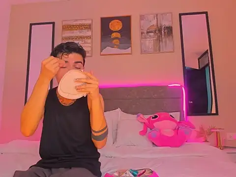 Feiccer Thomson1 online show from February 7, 3:32 am