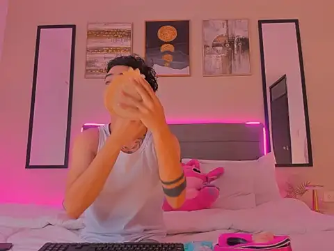 Feiccer Thomson1 online show from February 8, 5:11 am