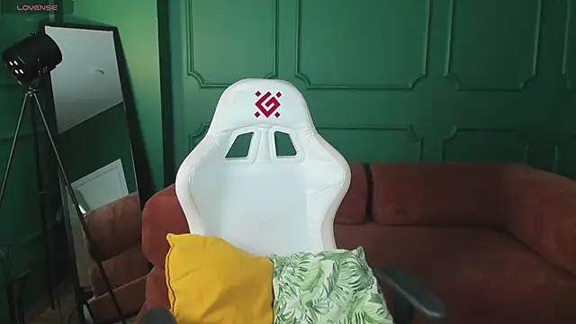 Tina Tayllor  online show from February 4, 12:55 pm