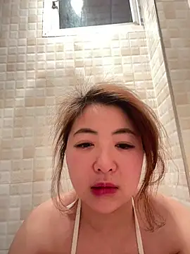 Snapshot of bibi347127 chatting on February 8, 1:09 am bibi347127 online show from February 8, 1:09 am
