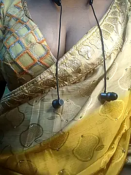 Snapshot of Preeti345 chatting on April 11, 5:45 am Preeti345 online show from April 11, 5:45 am