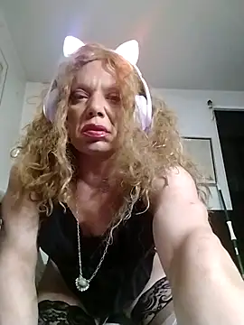 Snapshot of rexcumhrd chatting on December 5, 11:52 am rexcumhrd online show from December 5, 11:52 am