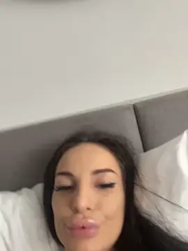 SiaRyder online show from June 17, 6:49 am