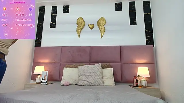 Snapshot of Zoe_aitanaa chatting on March 2, 12:23 pm Zoe aitanaa online show from March 2, 12:23 pm