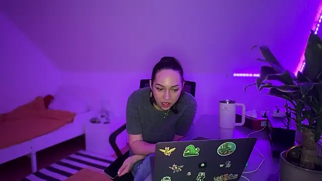 Mimi Muse online show from February 4, 5:08 pm