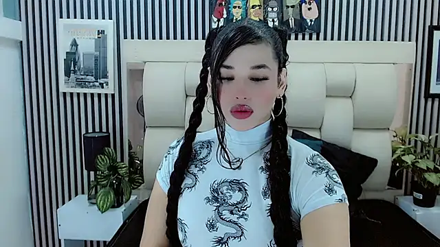 Snapshot of Irenne_Rouss chatting on December 5, 12:47 pm Irenne Rouss online show from December 5, 12:47 pm