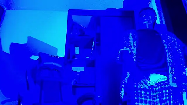 Snapshot of NoahGun_ chatting on December 15, 6:39 am NoahGun online show from December 15, 6:39 am