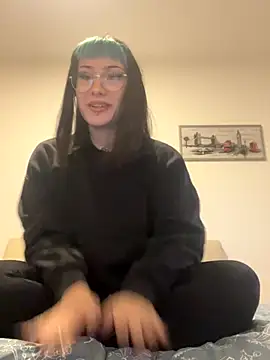 Snapshot of kiraquiin chatting on December 17, 3:07 pm kiraquiin online show from December 17, 3:07 pm