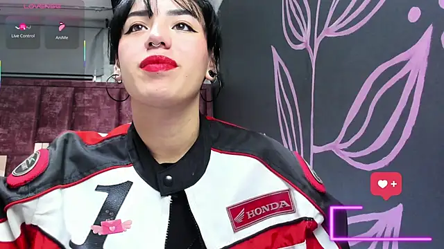 Kiara Fox   online show from February 2, 10:30 pm