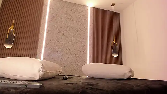 maye wells  online show from February 28, 7:37 pm