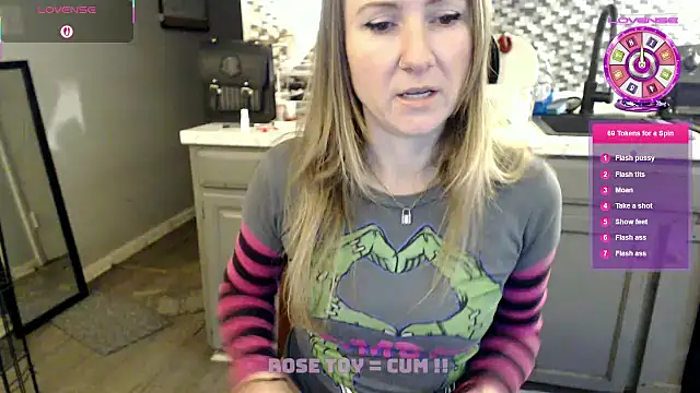 Snapshot of alluringpixie chatting on January 16, 8:24 pm alluringpixie online show from January 16, 8:24 pm