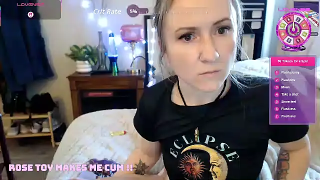 Snapshot of alluringpixie chatting on February 2, 7:01 pm alluringpixie online show from February 2, 7:01 pm