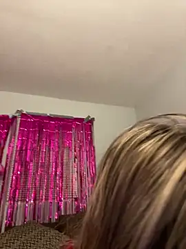 Snapshot of alluringpixie chatting on March 4, 2:28 am alluringpixie online show from March 4, 2:28 am