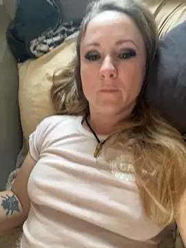 Snapshot of alluringpixie chatting on March 5, 2:57 pm alluringpixie online show from March 5, 2:57 pm