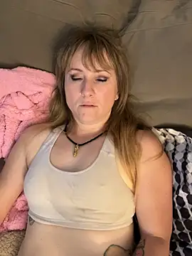 Snapshot of alluringpixie chatting on March 17, 3:37 pm alluringpixie online show from March 17, 3:37 pm