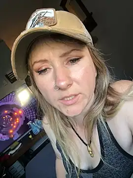 Snapshot of alluringpixie chatting on March 25, 1:39 pm alluringpixie online show from March 25, 1:39 pm