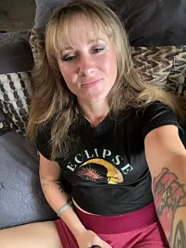 Snapshot of alluringpixie chatting on March 27, 2:50 pm alluringpixie online show from March 27, 2:50 pm