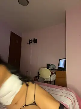 Snapshot of _Laurentt_ chatting on February 14, 2:52 am Laurentt online show from February 14, 2:52 am