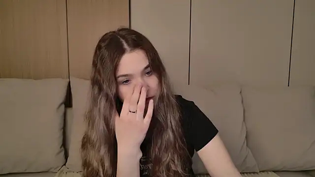 Lina Sinerz online show from March 17, 8:45 pm