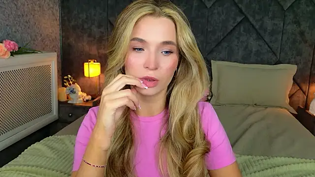 Snapshot of Lina_Sinerz chatting on July 8, 8:35 pm Lina Sinerz online show from July 8, 8:35 pm