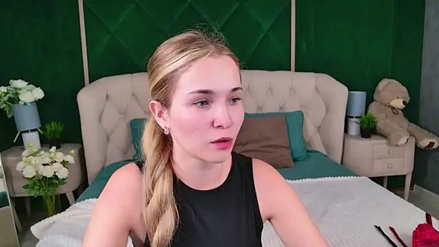 Snapshot of Lina_Sinerz chatting on July 17, 3:39 pm Lina Sinerz online show from July 17, 3:39 pm