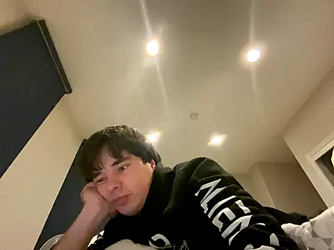 Snapshot of phantom898983 chatting on December 14, 8:30 am phantom898983 online show from December 14, 8:30 am