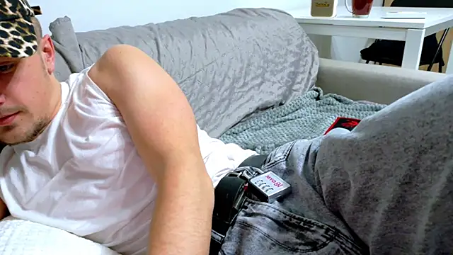 Snapshot of Brellisimo chatting on December 13, 7:53 pm Brellisimo online show from December 13, 7:53 pm