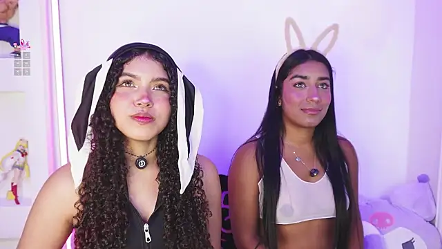 SaraJonesxx online show from April 5, 1:52 pm