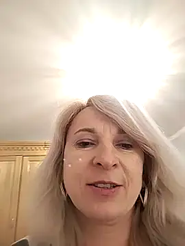 Snapshot of AhlyssaLove1155 chatting on April 16, 2:51 pm AhlyssaLove1155 online show from April 16, 2:51 pm