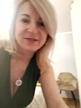 Snapshot of AhlyssaLove1155 chatting on April 22, 3:20 am AhlyssaLove1155 online show from April 22, 3:20 am