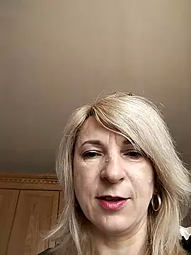 Snapshot of AhlyssaLove1155 chatting on May 3, 5:24 am AhlyssaLove1155 online show from May 3, 5:24 am