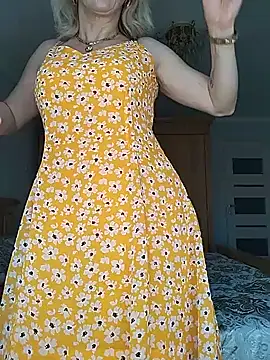 Snapshot of AhlyssaLove1155 chatting on June 21, 9:23 am AhlyssaLove1155 online show from June 21, 9:23 am