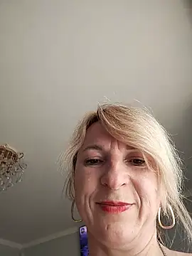 Snapshot of AhlyssaLove1155 chatting on June 29, 3:01 pm AhlyssaLove1155 online show from June 29, 3:01 pm