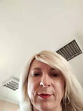 Snapshot of AhlyssaLove1155 chatting on July 20, 9:01 am AhlyssaLove1155 online show from July 20, 9:01 am