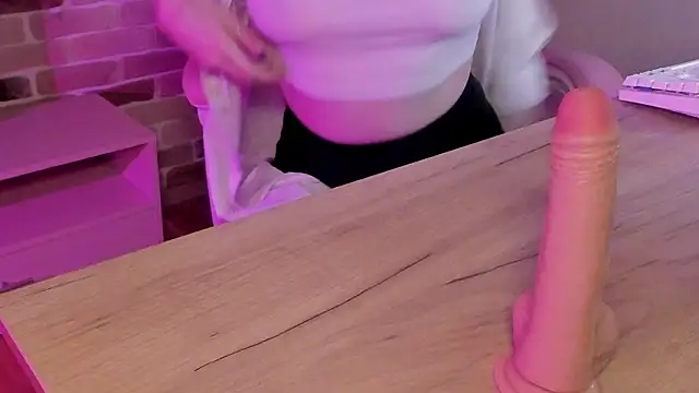 eoxu1 online show from February 7, 2:59 am