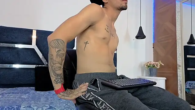 Dax Stark online show from July 8, 7:18 pm