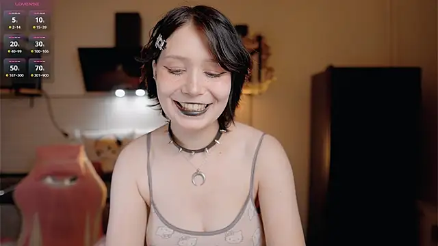 Snapshot of Nickari chatting on June 26, 5:45 am Nickari online show from June 26, 5:45 am