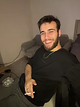 Snapshot of 2HARDKURT chatting on February 8, 6:33 pm 2HARDKURT online show from February 8, 6:33 pm