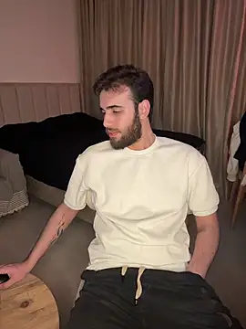 Snapshot of 2HARDKURT chatting on February 20, 6:41 pm 2HARDKURT online show from February 20, 6:41 pm