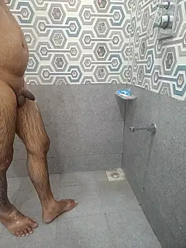 Snapshot of johny044 chatting on February 27, 6:02 am johny044 online show from February 27, 6:02 am