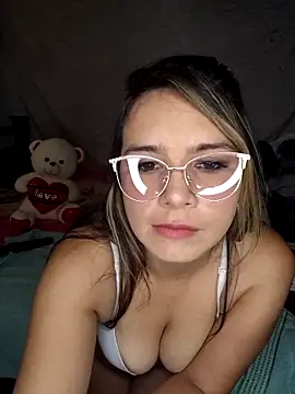 Snapshot of Charlott_smi chatting on March 8, 5:28 pm Charlott smi online show from March 8, 5:28 pm