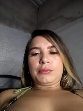 Snapshot of Charlott_smi chatting on April 14, 5:52 pm Charlott smi online show from April 14, 5:52 pm