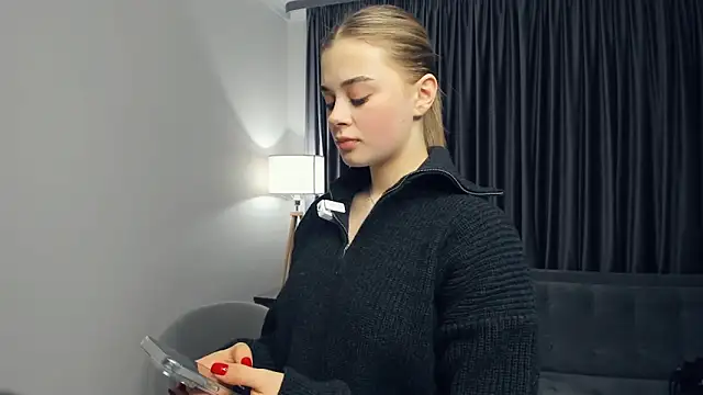 Snapshot of country_fox chatting on December 18, 7:25 am country fox online show from December 18, 7:25 am