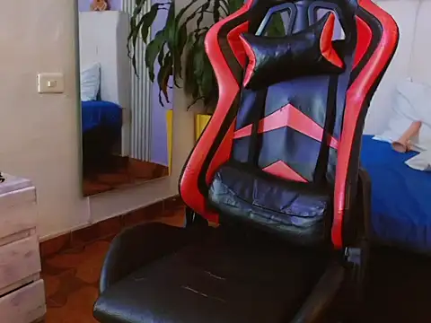 mia collin  online show from December 16, 9:25 am