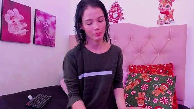 mia collin  online show from December 22, 2:36 pm