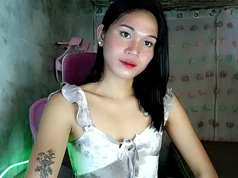 Snapshot of bombely_69 chatting on April 10, 7:02 am bombely 69 online show from April 10, 7:02 am